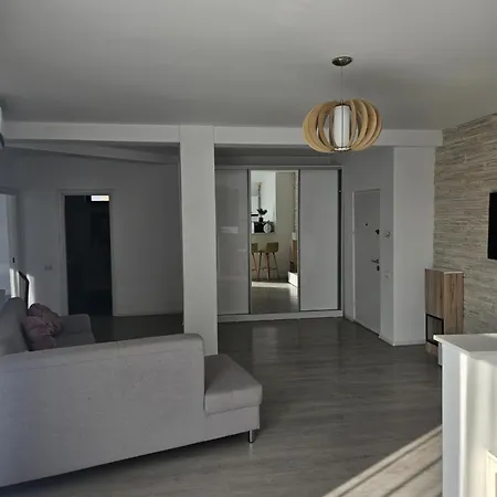 Aparthotel 10housemamaia *